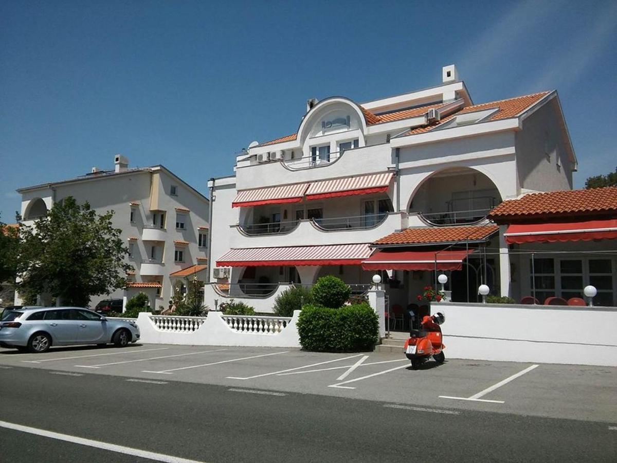 Garfild 1 Guest House 诺维·维诺多尔斯基 外观 照片